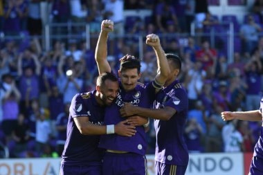 Orlando Magic oyuncusu Fournier, 25 Ekim 2018 tarihinde Orlando Florida 'daki Amway Center' da spor ceketlilere karşı gol atmaya çalıştı..  