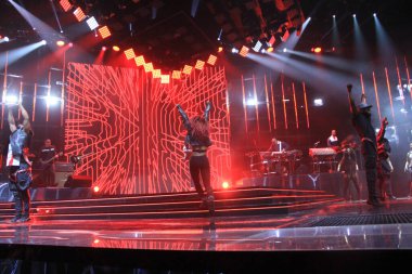 R & B Şarkıcısı Usher 12 Aralık 2015 'te Orlando Florida' daki Amway Center 'da sahne alacak..