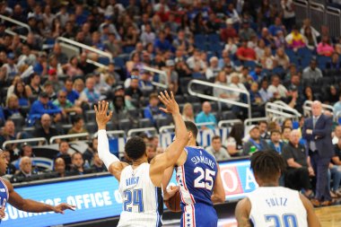 Orlando Magic 13 Ekim 2019 'da Florida, Orlando' daki Amway Center 'da Philadelphia 76ers' a ev sahipliği yaptı..