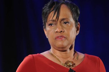 Yargıç Glenda Hatchett 22 Ekim 2014 'te Orlando Florida' daki İnanç Sempozyumu sırasında konuştu.  