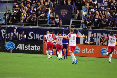 Orlando City SC, 6 Mayıs 2016 'da Orlando Florida' daki Dünya Kampı Stadyumu 'nda New York Red Bulls' a ev sahipliği yaptı..  
