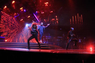 R & B Şarkıcısı Usher 12 Aralık 2014 'te Orlando Florida' daki Amway Center 'da sahne alacak..  