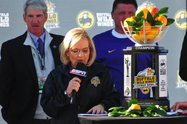 Lsu Čelit Louisville Během Citrus Bowl Stadionu Camping World Orlandu — Stock fotografie