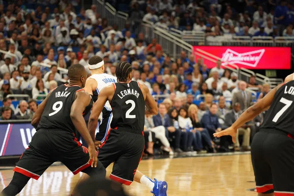 Orlando Magic Empfängt Die Toronto Rapters Während Der Nba Playoff — Stockfoto