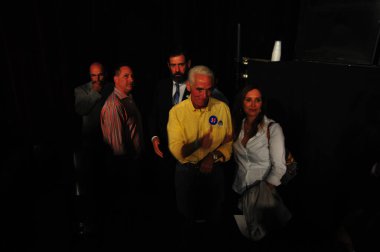 Şarkıcı Jon Bon Jovi, 5 Kasım 2016 'da St. Petersburg Florida' da Devlet Street Theater in Support of HIllary Clinton 'ın Başkan İhalesi' nde sahne alıyor.