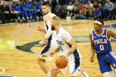 Orlando Magic 27 Aralık 2019 Cuma günü Orlando, Florida 'daki Amway Arena' da Philadelphia 76ers 'a ev sahipliği yapıyor..