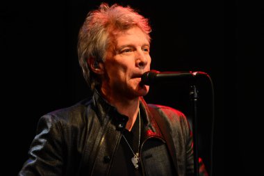 Şarkıcı Jon Bon Jovi, 5 Kasım 2016 'da St. Petersburg Florida' da Devlet Street Theater in Support of HIllary Clinton 'ın Başkan İhalesi' nde sahne alıyor.