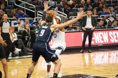 Orlando Magic 28 Şubat 2020 tarihinde Orlando Florida 'da Amway Center' da Minnesota Timberwolves 'a ev sahipliği yapar..  