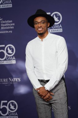 Jonathan McReynolds 15 Ekim 2019 'da Nashville, Tennessee' deki Linbscome Üniversitesi 'nde verilen 50. GMA Dove Ödüllerinde Kırmızı Halıda Yürüyor. Fotoğraf: Marty Jean-Louis