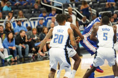 Orlando Magic 13 Ekim 2019 'da Florida, Orlando' daki Amway Center 'da Philadelphia 76ers' a ev sahipliği yaptı..