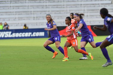 Orlando Pride, 22 Nisan 2018 'de Florida, Orlando' daki Exploria Stadyumu 'nda Houston Dash' e ev sahipliği yaptı..  