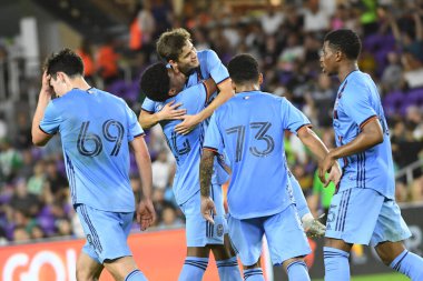 NYCFC oyuncuları 15 Ocak 2020 'de Orlando Florida' daki Exploria Stadyumu 'nda golü kutladılar.  