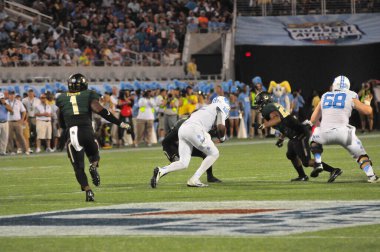 Kuzey Carolina 29 Aralık 2015 tarihinde Orlando Florida 'daki Kamp Dünya Stadyumu' nda oynanan Russell Atletizm Kupası 'nda Baylor ile karşılaşacak..