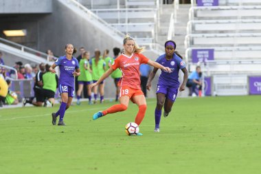 Orlando Pride, 22 Nisan 2018 'de Florida, Orlando' daki Exploria Stadyumu 'nda Houston Dash' e ev sahipliği yaptı..  
