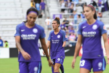 Orlando Pride, 22 Nisan 2018 'de Florida, Orlando' daki Exploria Stadyumu 'nda Houston Dash' e ev sahipliği yaptı.. 
