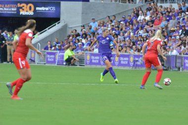 Orlando Pride 22 Nisan 2017 'de Orlando City Stadyumu' nda Washington Spirit 'e ev sahipliği yaptı..  