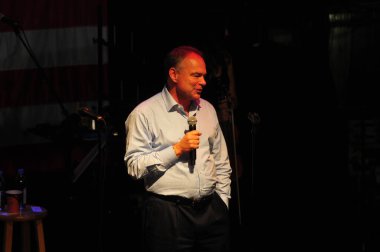 Şarkıcı Jon Bon Jovi, 5 Kasım 2016 'da St. Petersburg Florida' da Devlet Street Theater in Support of HIllary Clinton 'ın Başkan İhalesi' nde sahne alıyor.