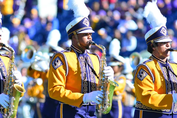 LSU, 31 Aralık 2016 tarihinde Orlando Florida 'daki Kamp Dünya Stadyumu' nda oynanan 71. Citrus Kupası 'nda Louisville ile karşılaşacak.