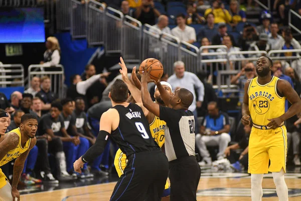 Orlando Magic Gastheer Van Golden State Warriors Het Amway Center — Stockfoto