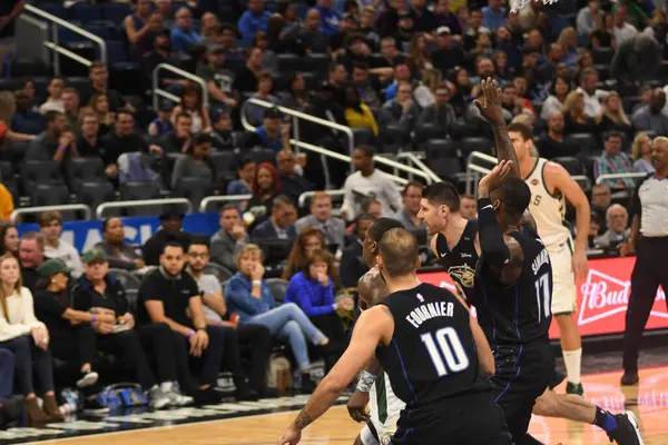 Orlando Magic, 19 Ocak 2019 Cumartesi günü Orlando Florida 'daki Amway Arena' da Milwaukee Doları 'na ev sahipliği yapıyor..
