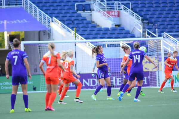 Orlando Pride sunucusu Houston Dash 23 Haziran 2016 'da Orlando Florida' daki Dünya Kampı Stadyumu 'nda..
