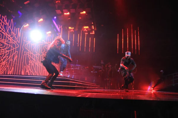 R & B Şarkıcısı Usher 12 Aralık 2014 'te Orlando Florida' daki Amway Center 'da sahne alacak..  