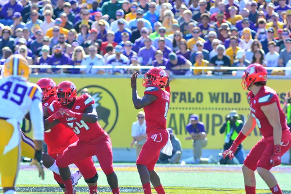 Lsu Čelit Louisville Během Citrus Bowl Stadionu Camping World Orlandu — Stock fotografie