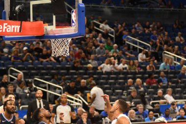 Orlando Magic 10 Ekim 2018 tarihinde Orlando Florda 'daki Amway Center' da Memphis Grizzilies 'e ev sahipliği yaptı..  
