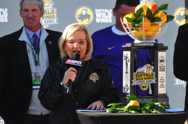 LSU, 31 Aralık 2016 tarihinde Orlando Florida 'daki Kamp Dünya Stadyumu' nda oynanan 71. Citrus Kupası 'nda Louisville ile karşılaşacak..  