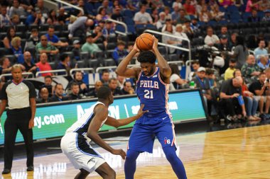 Orlando Magic 13 Ekim 2019 'da Florida, Orlando' daki Amway Center 'da Philadelphia 76ers' a ev sahipliği yaptı..