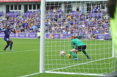 Orlando Pride 22 Nisan 2017 'de Orlando City Stadyumu' nda Washington Spirit 'e ev sahipliği yaptı..  