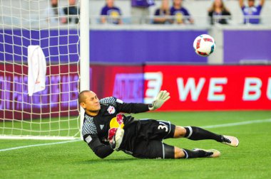 Orlando City SC, 6 Mayıs 2016 'da Orlando Florida' daki Dünya Kampı Stadyumu 'nda New York Red Bulls' a ev sahipliği yaptı..  