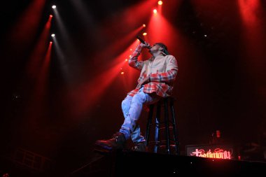 R & B Şarkıcısı Usher 12 Aralık 2014 'te Orlando Florida' daki Amway Center 'da sahne alacak..  