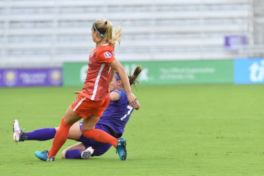 Orlando Pride, 22 Nisan 2018 'de Florida, Orlando' daki Exploria Stadyumu 'nda Houston Dash' e ev sahipliği yaptı..  