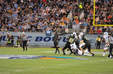 Kuzey Carolina 29 Aralık 2015 tarihinde Orlando Florida 'daki Kamp Dünya Stadyumu' nda oynanan Russell Atletizm Kupası 'nda Baylor ile karşılaşacak..