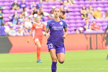 Orlando Pride, 22 Nisan 2018 'de Florida, Orlando' daki Exploria Stadyumu 'nda Houston Dash' e ev sahipliği yaptı.. 