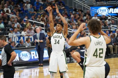 Orlando Magic, Orlando, Florida, ABD 'deki Amway Center' da Milwaukee Bucks 'a ev sahipliği yapıyor. 1 Kasım 2019.  