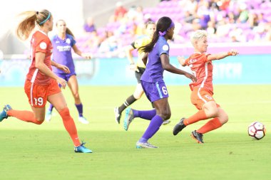 Orlando Pride, 22 Nisan 2018 'de Florida, Orlando' daki Exploria Stadyumu 'nda Houston Dash' e ev sahipliği yaptı..  