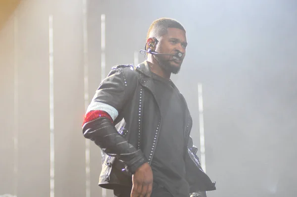 Singer Usher Treedt Het Amway Center Orlando Florida December 2015 — Stockfoto