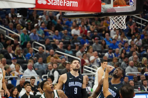 Orlando Magic, Orlando, Florida, ABD 'deki Amway Center' da Milwaukee Bucks 'a ev sahipliği yapıyor. 1 Kasım 2019.  