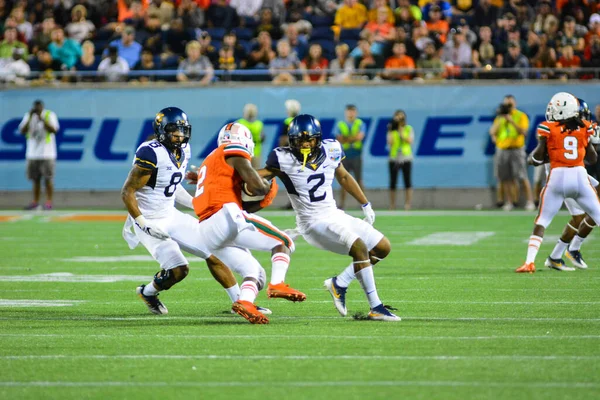 Západní Virginia Mountaineers Čelí Miami Hurricanes Během 71St Russell Bowl — Stock fotografie