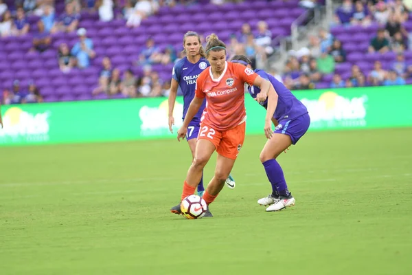 Orlando Pride, 22 Nisan 2018 'de Florida, Orlando' daki Exploria Stadyumu 'nda Houston Dash' e ev sahipliği yaptı..  