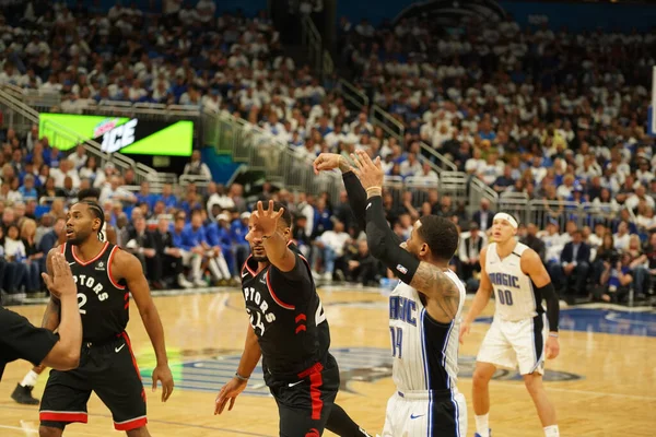 Orlando Magic Empfängt Die Toronto Rapters Während Der Nba Playoff — Stockfoto