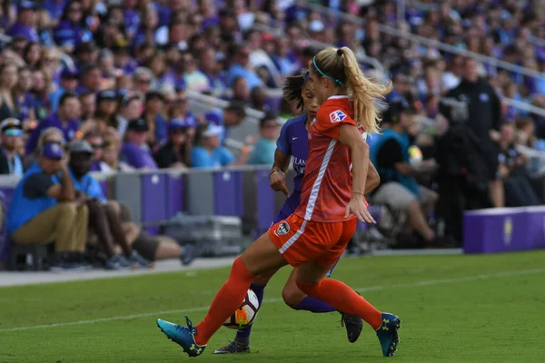Orlando Pride, 22 Nisan 2018 'de Florida, Orlando' daki Exploria Stadyumu 'nda Houston Dash' e ev sahipliği yaptı..  
