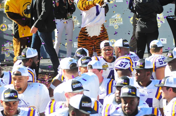 Lsu Čelit Louisville Během Citrus Bowl Stadionu Camping World Orlandu — Stock fotografie