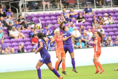 Orlando Pride, 22 Nisan 2018 'de Florida, Orlando' daki Exploria Stadyumu 'nda Houston Dash' e ev sahipliği yaptı..  