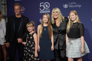 15 Ekim 2019 'da Nashville, Tennessee' deki Linbscome Üniversitesi 'nde verilen 50. GMA Dove Ödülleri sırasında kırmızı halı. 