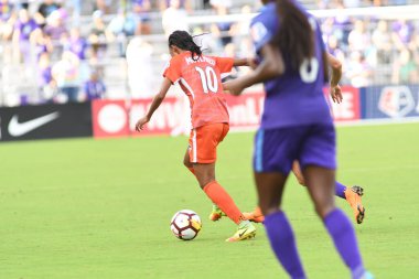 Orlando Pride, 22 Nisan 2018 'de Florida, Orlando' daki Exploria Stadyumu 'nda Houston Dash' e ev sahipliği yaptı.. 