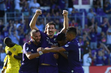 Orlando Magic oyuncusu Fournier, 25 Ekim 2018 tarihinde Orlando Florida 'daki Amway Center' da spor ceketlilere karşı gol atmaya çalıştı..  