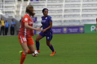 Orlando Pride, 22 Nisan 2018 'de Florida, Orlando' daki Exploria Stadyumu 'nda Houston Dash' e ev sahipliği yaptı.. 